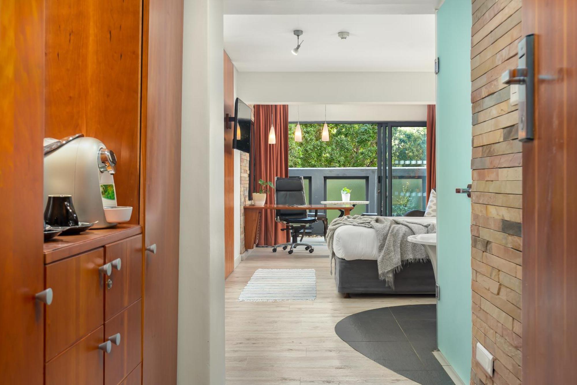 Neighbourgood East 3*